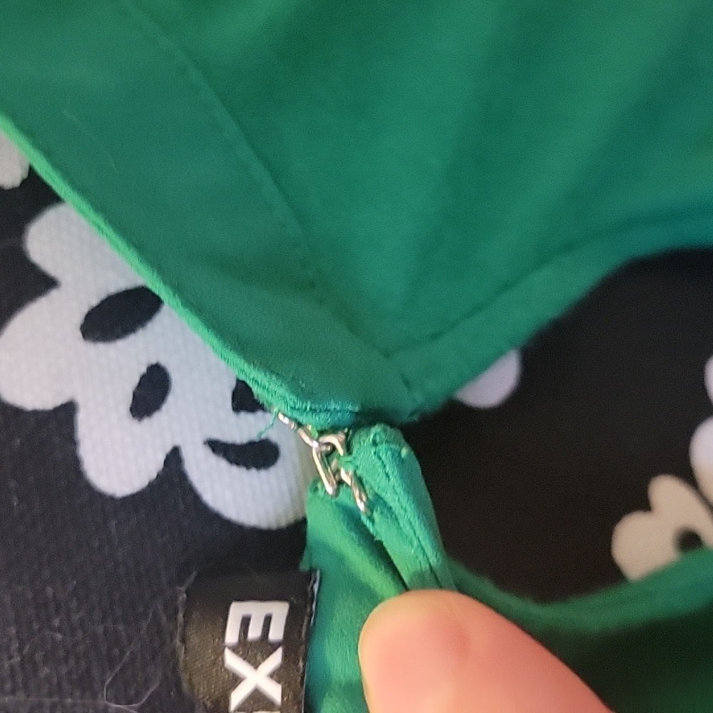 Express Green Keyhole Top - Picture 6 of 9